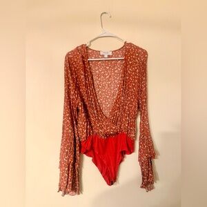 Peach Love California Floral Top in Rust and White